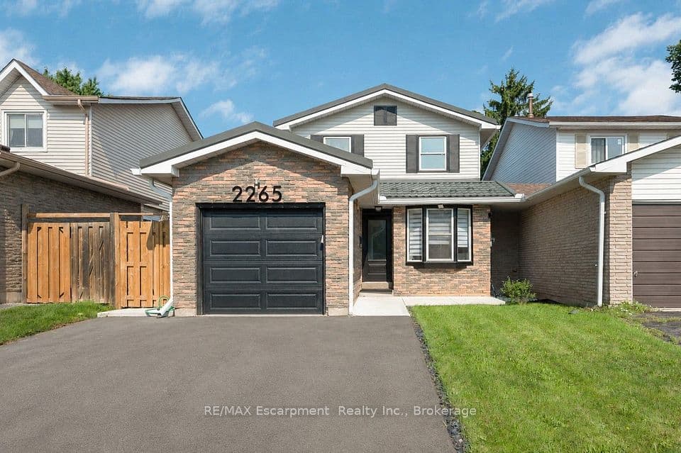 2265 Middlesmoor Crescent, Burlington, ON L7P 3X2 – main photo