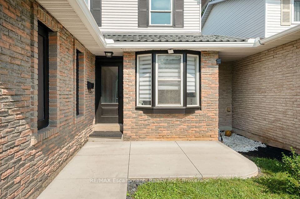2265 Middlesmoor Crescent, Burlington, ON L7P 3X2 – photo 2