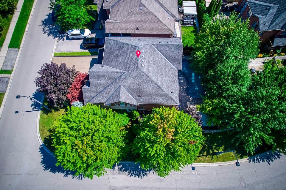 290 Duskywing Way, Oakville, ON L6L 6X6 – photo 2