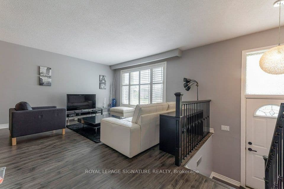 676 Abana Road, Mississauga, ON L5A 1H4 – photo 3