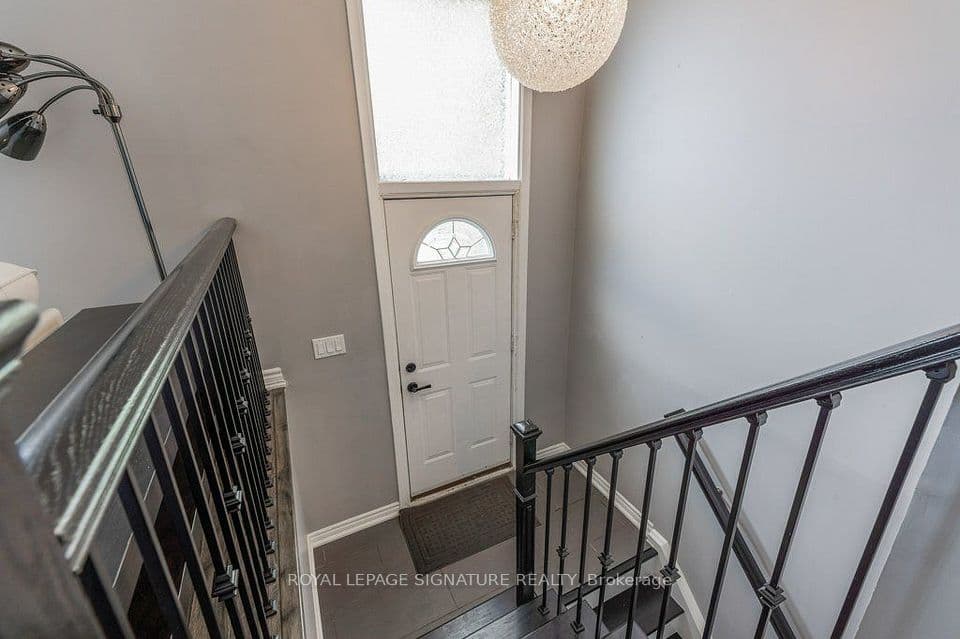 676 Abana Road, Mississauga, ON L5A 1H4 – photo 2