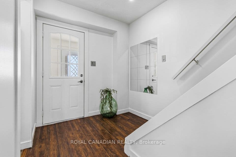 9 Horatio Court, Brampton, ON L6S 1X8 – photo 2