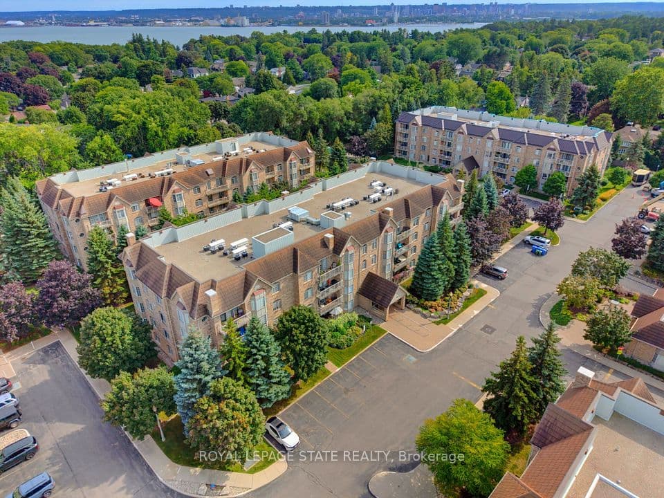 216D Plains Road West Road W 309, Burlington, ON L7T 4K8 – main photo