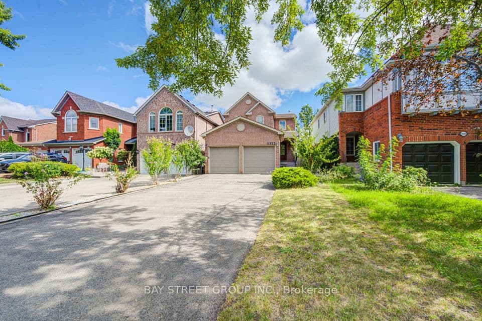 5922 Dalebrook Crescent, Mississauga, ON L5M 5R9 – main photo