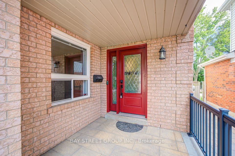 5922 Dalebrook Crescent, Mississauga, ON L5M 5R9 – photo 3