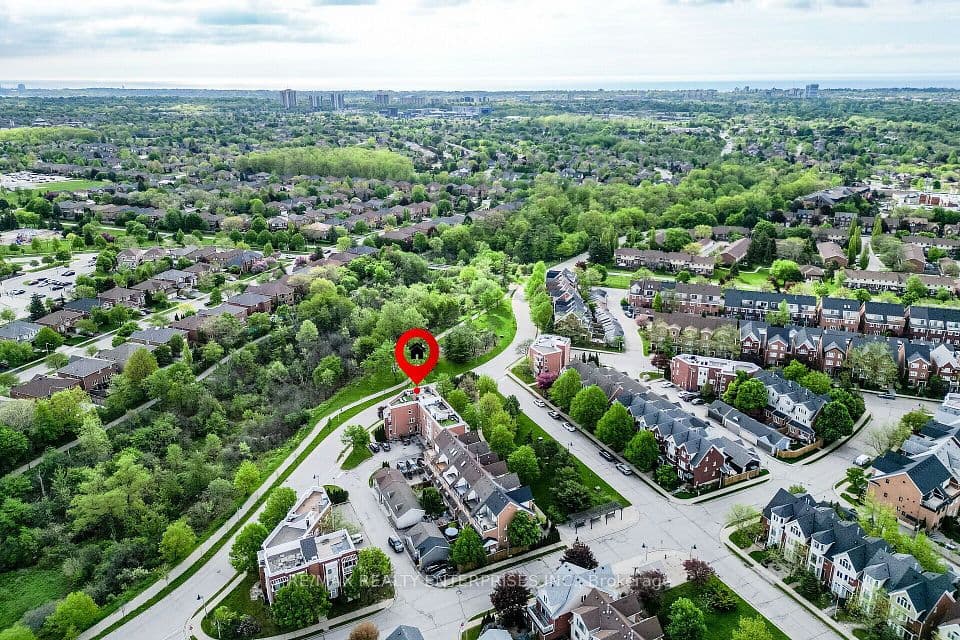 2386 Munn's Avenue Unit E, Oakville, ON L6H 6G9 – photo 3