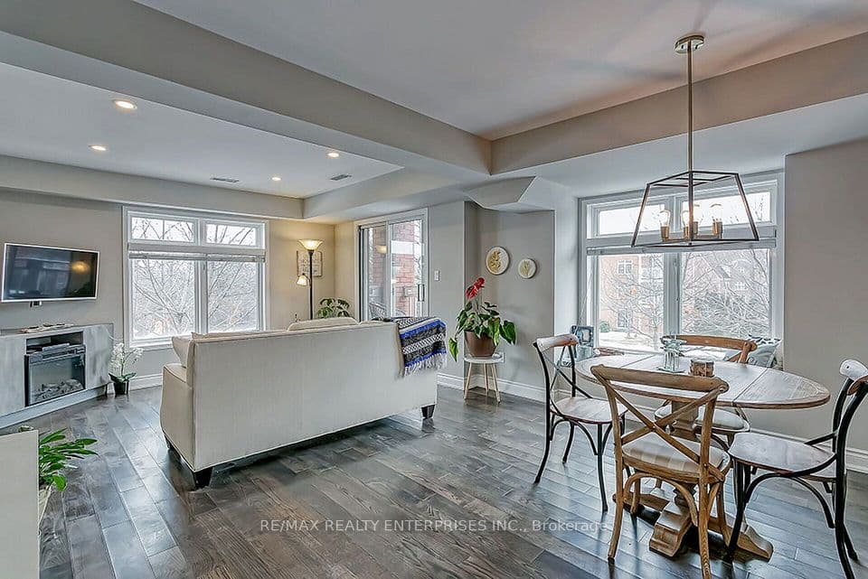 2386 Munn's Avenue Unit E, Oakville, ON L6H 6G9 – main photo