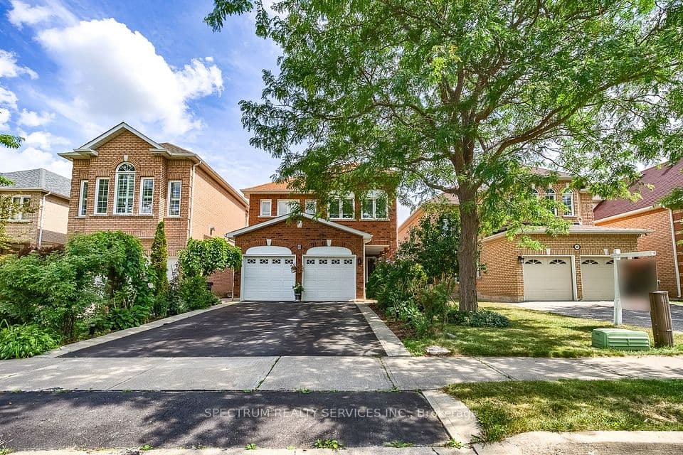 8 Sweet Briar Lane, Brampton, ON L6Z 4V3 – photo 2