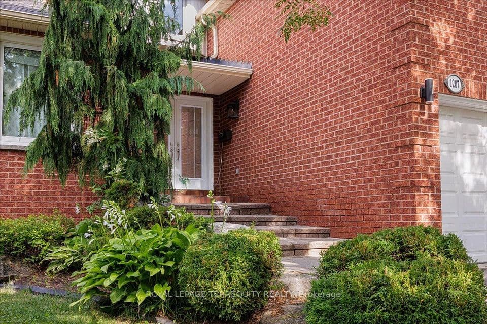 1207 Dogwood Crescent, Oakville, ON L6J 7J2 – photo 3