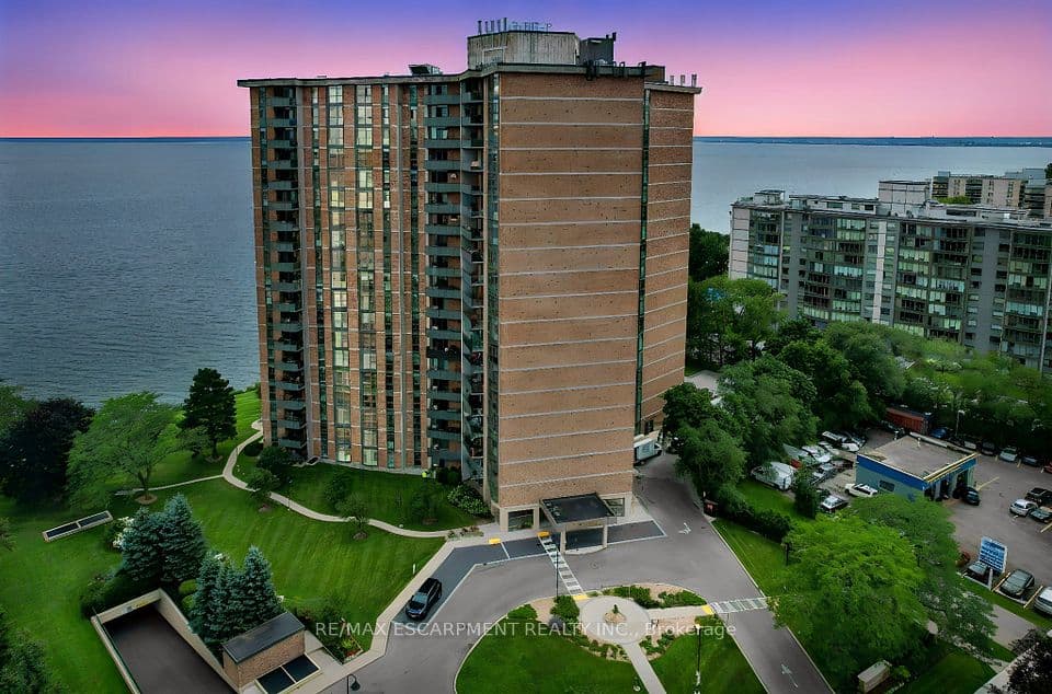 5250 Lakeshore Road 1207, Burlington, ON L7L 5L2 – main photo