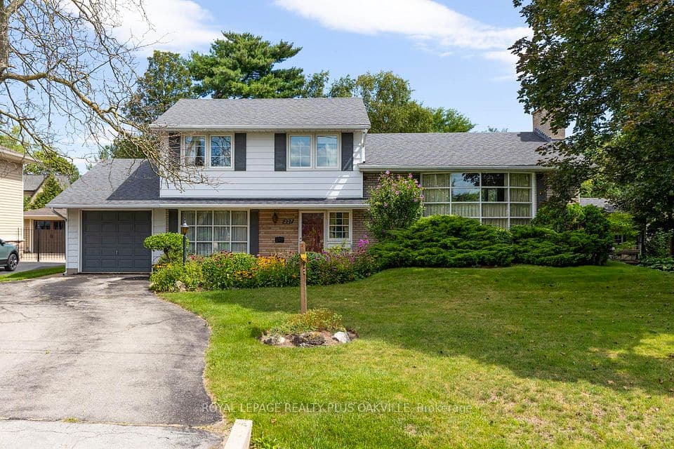 227 Sandwell Drive, Oakville, ON L6L 4P3 – main photo