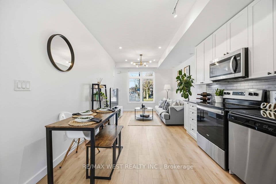 6 Bicknell Avenue 1, Toronto, ON M6M 0B4 – main photo
