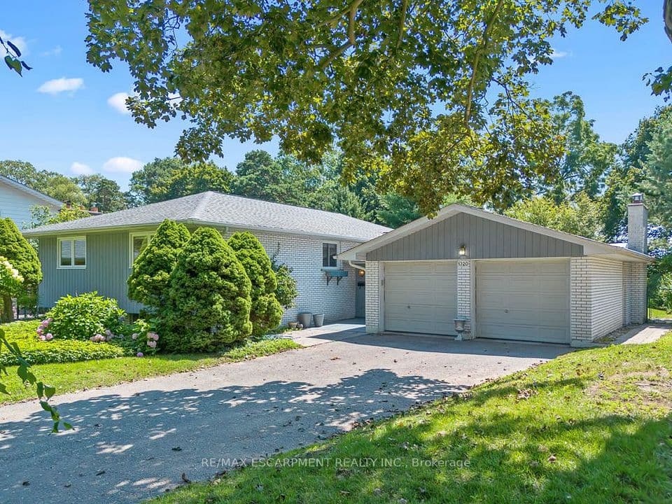 1320 Gatehouse Drive, Mississauga, ON L5H 1A5 – photo 2
