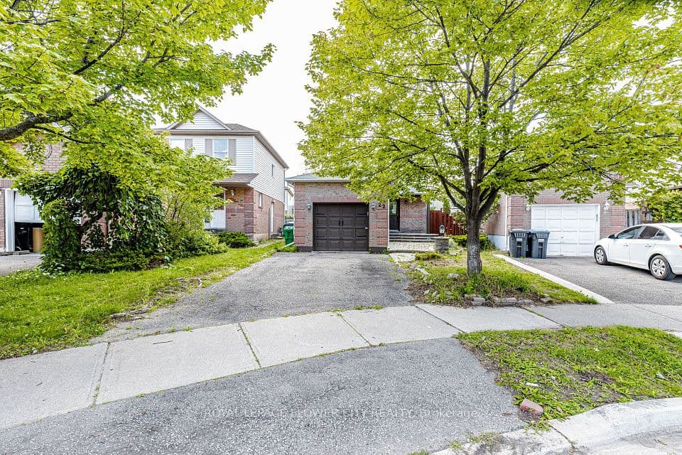 22 Wallingford Court, Brampton, ON L6Y 4V7 – main photo