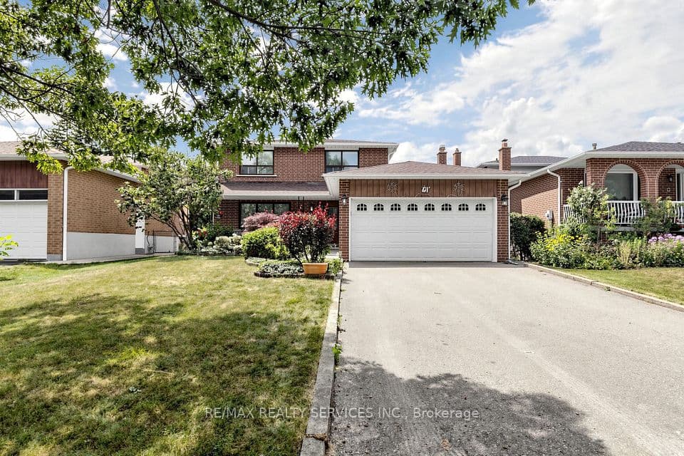 25 Malcolm Crescent, Brampton, ON L6S 3C7 – photo 2