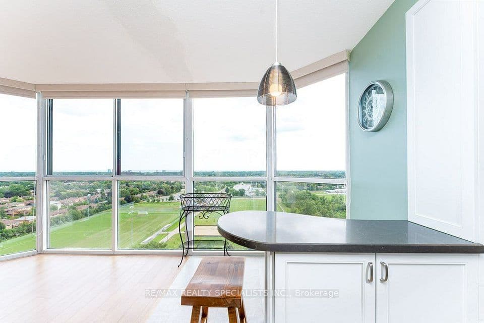 880 Dundas Street W 1106, Mississauga, ON L5C 4H3 – main photo