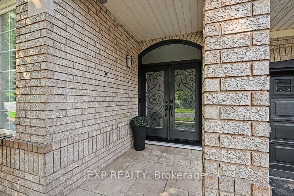 2376 Oakhaven Drive, Oakville, ON L6M 4A4 – photo 2