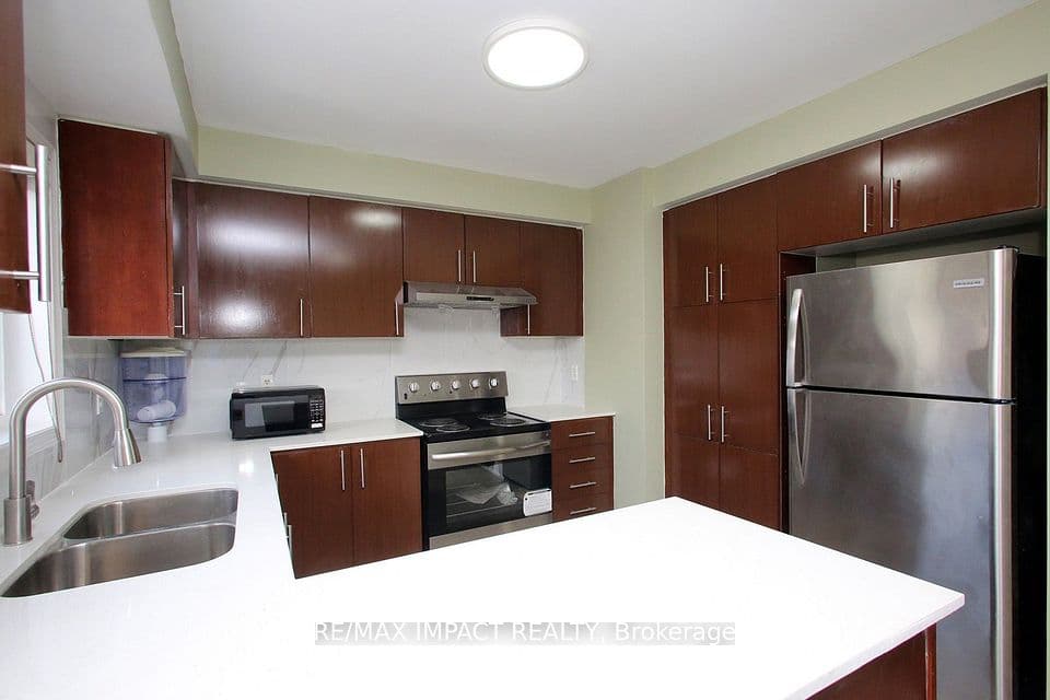 375 Cook Road 48, Toronto, ON M3J 3T6 – main photo