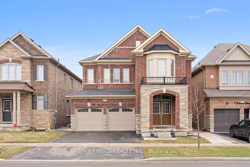 9 Goderich Drive, Brampton, ON L7A 5A7 – main photo