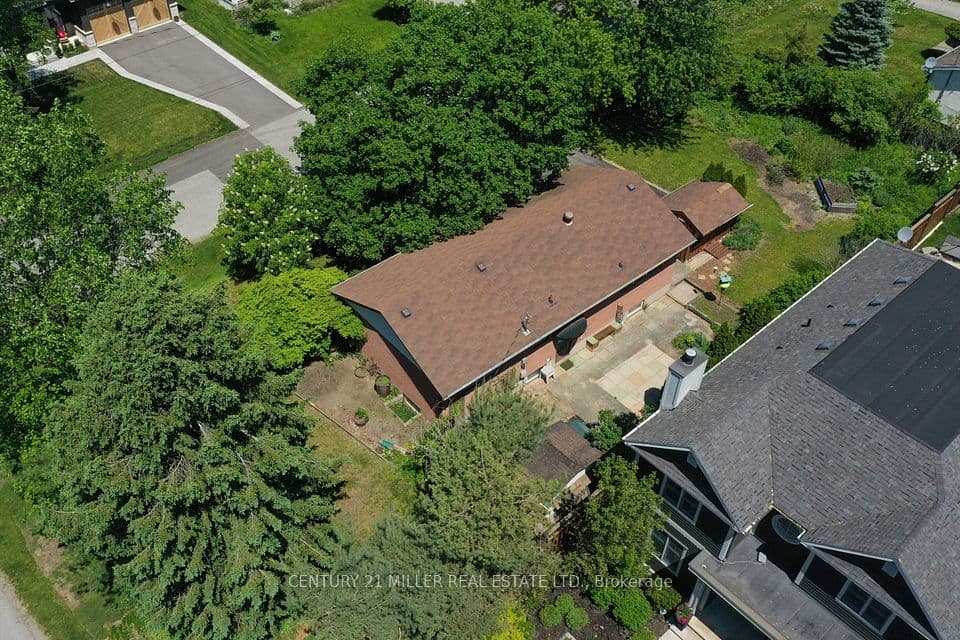 1304 Avon Crescent, Oakville, ON L6J 2T7 – photo 3