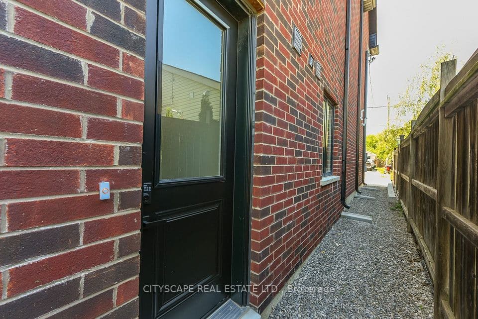 954 Fourth Street, Mississauga, ON L5E 1J9 – photo 3