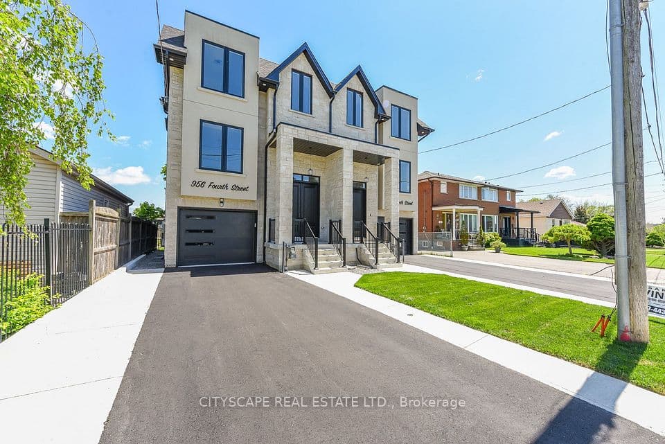 954 Fourth Street, Mississauga, ON L5E 1J9 – main photo