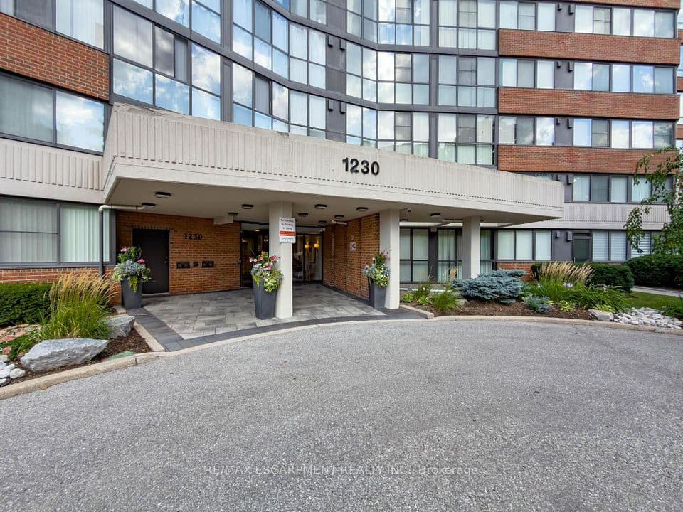 1230 Marlborough Court 202, Oakville, ON L6H 3K6 – photo 3