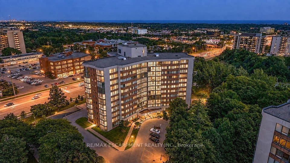 1230 Marlborough Court 202, Oakville, ON L6H 3K6 – main photo