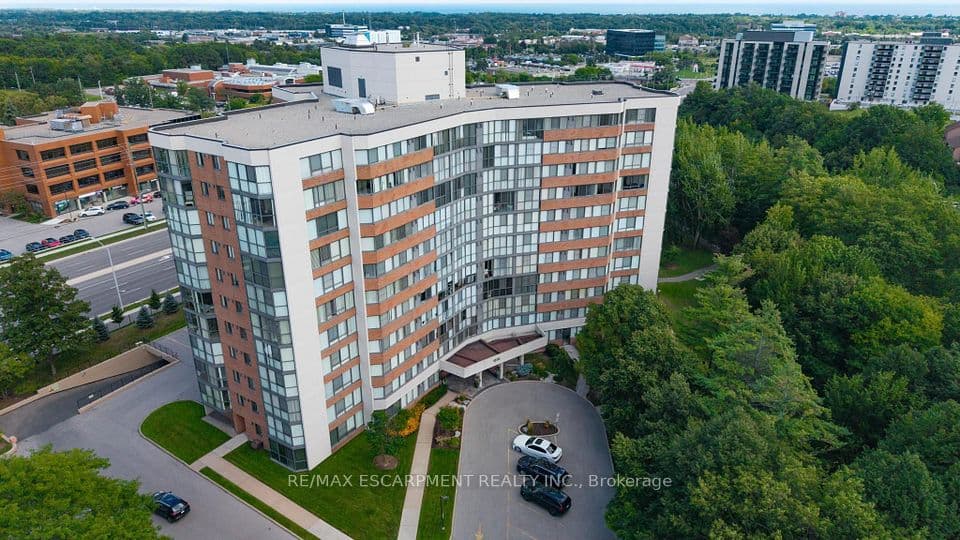 1230 Marlborough Court 202, Oakville, ON L6H 3K6 – photo 2