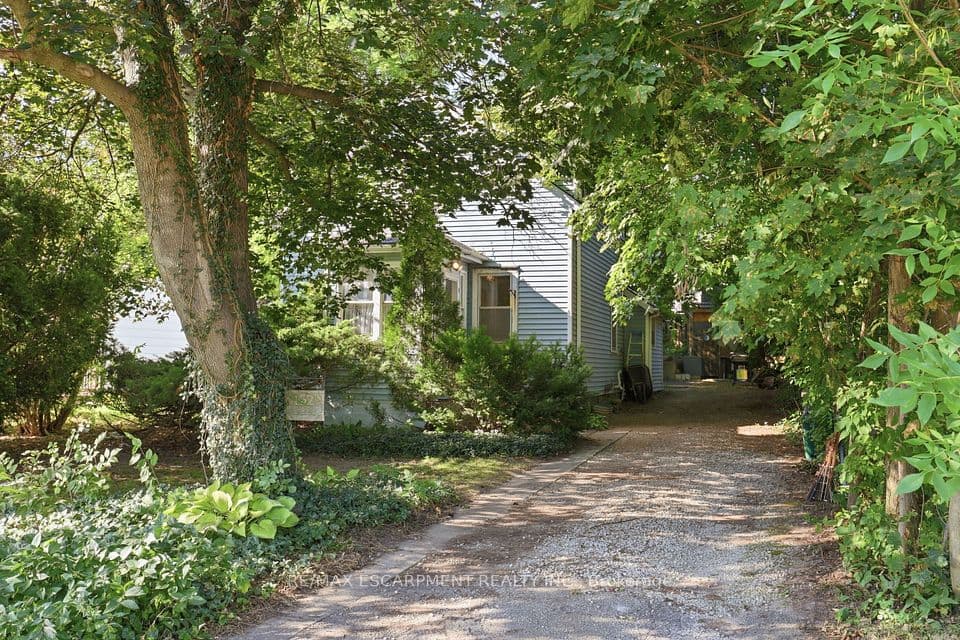 152 Commercial Street, Milton, ON L9T 2J2 – main photo
