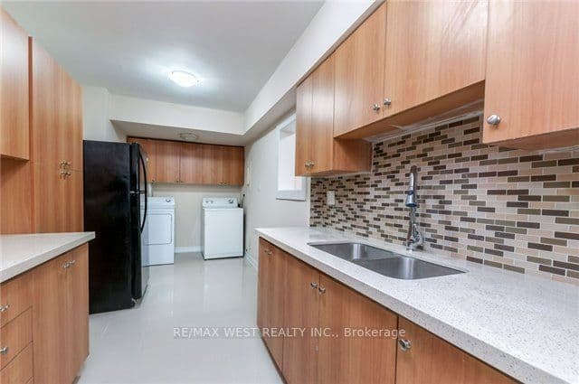 370 Dixon Road 102, Toronto, ON M9R 1T2 – photo 2