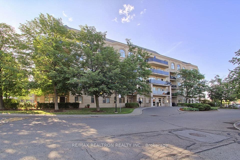 3 Dayspring Circle 207, Brampton, ON L6P 1B7 – main photo