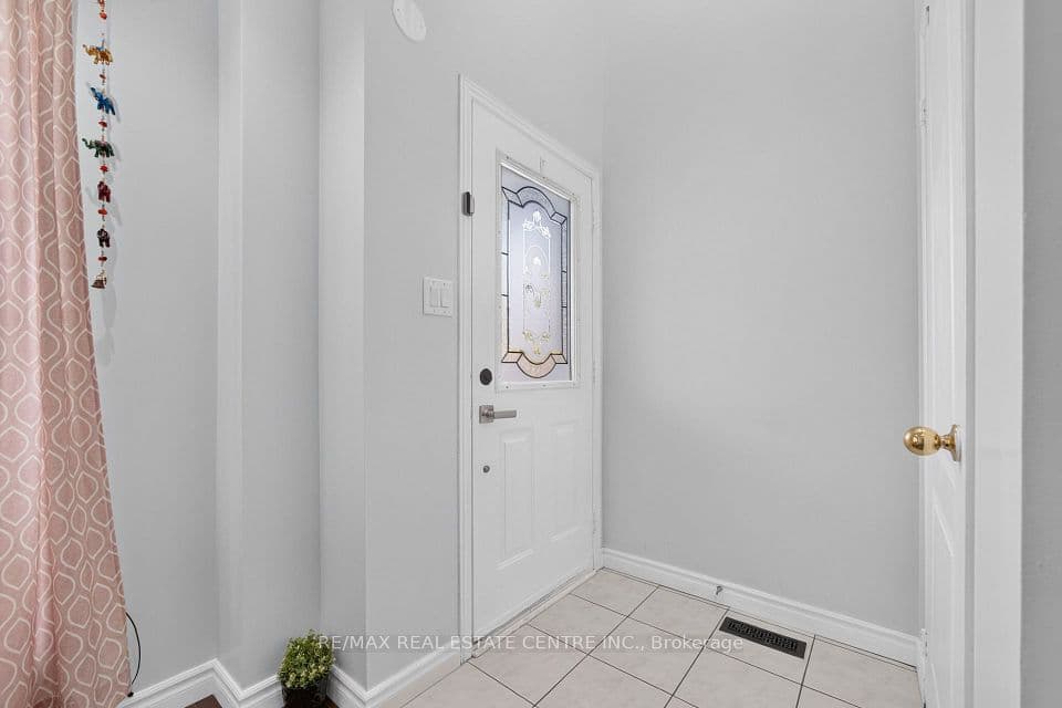8 Flatlands Way, Brampton, ON L6R 2B5 – photo 3
