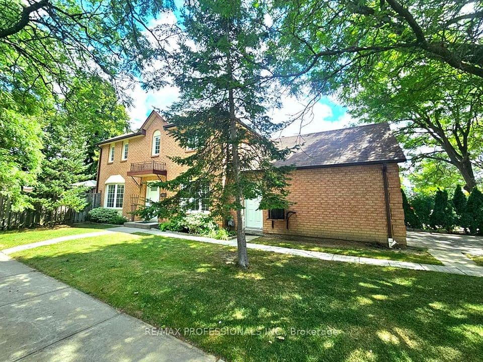 500 Silverthorne Crescent 1, Mississauga, ON L5R 1W3 – main photo