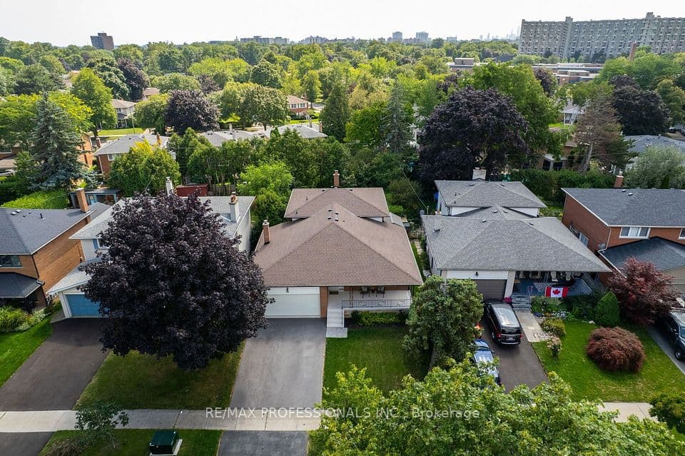 36 Thicket Road, Toronto, ON M9C 2T6 – photo 2
