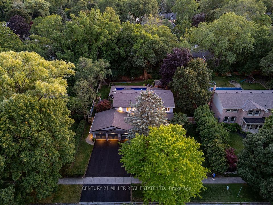 240 Colchester Drive, Oakville, ON L6J 5S5 – photo 2
