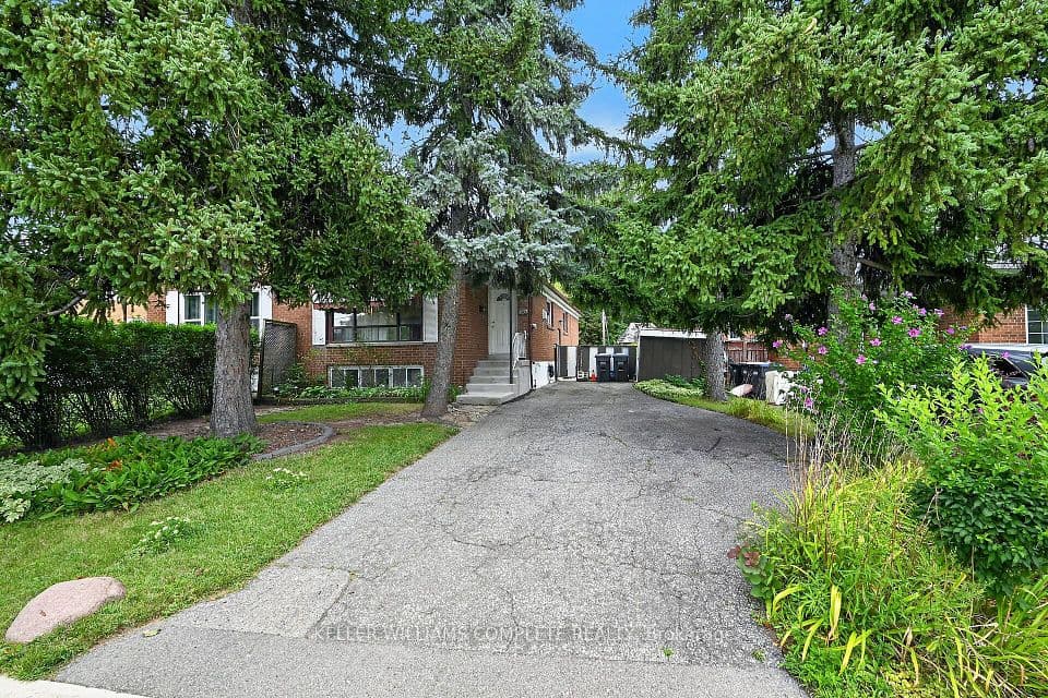3239 QUEEN FREDERICA Drive, Mississauga, ON L4Y 2Z9 – photo 3