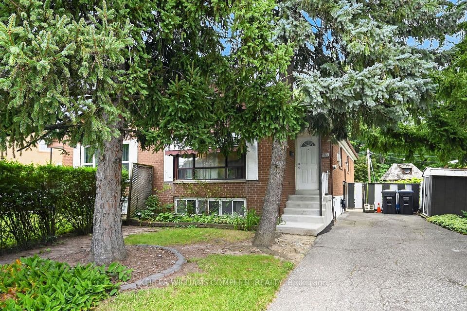 3239 QUEEN FREDERICA Drive, Mississauga, ON L4Y 2Z9 – photo 2