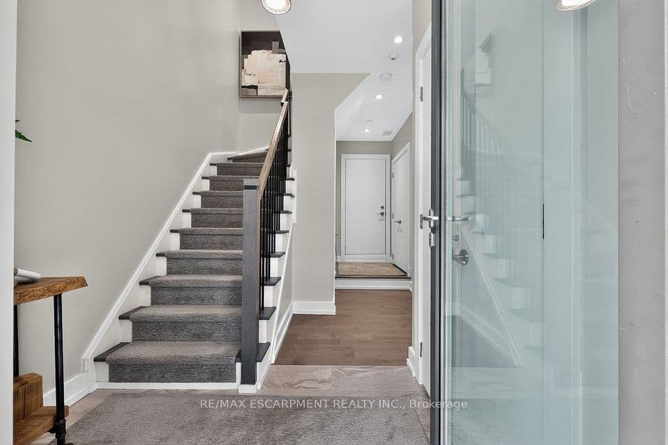 21 Godfreys Lane, Mississauga, ON L5H 2T1 – photo 3