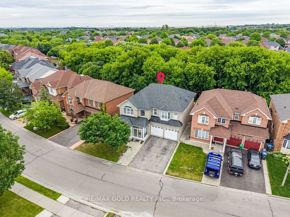 141 Whitwell Drive, Brampton, ON L6P 1L2 – main photo