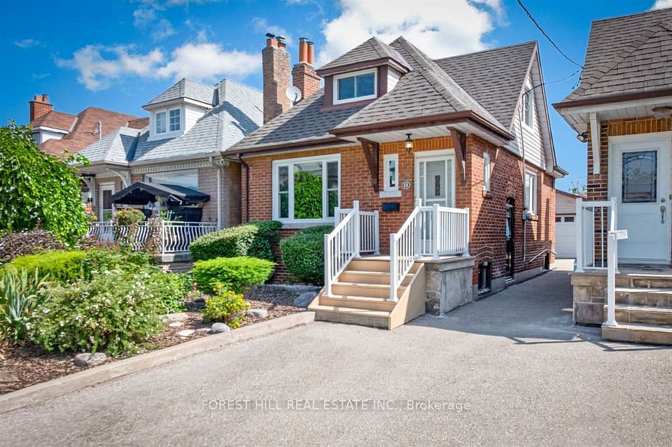 11 Yarrow Road, Toronto, ON M6M 4E2 – main photo