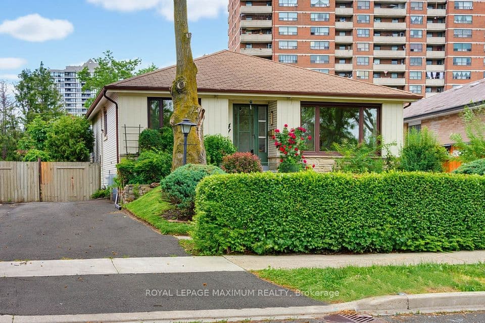 41 Strathavon Drive, Toronto, ON M9V 2H4 – photo 2