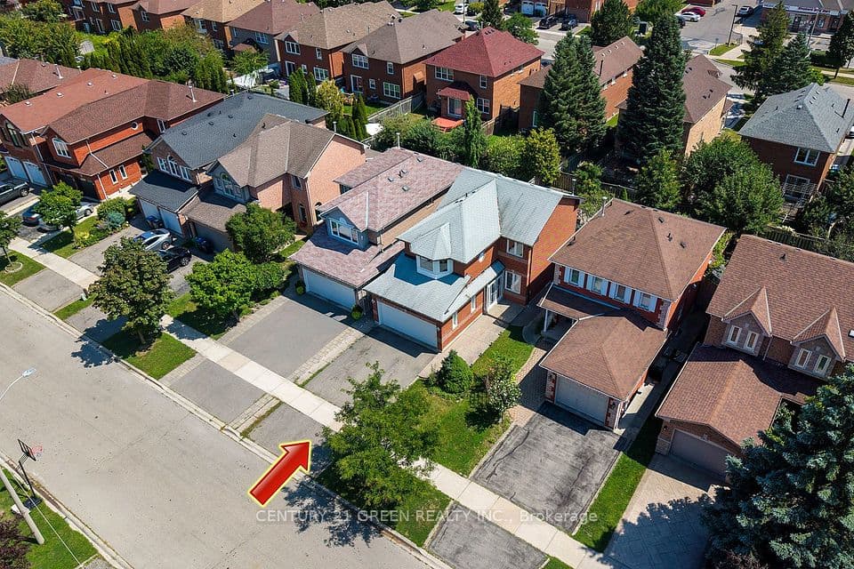 5806 Mersey Street, Mississauga, ON L5V 1V9 – photo 3