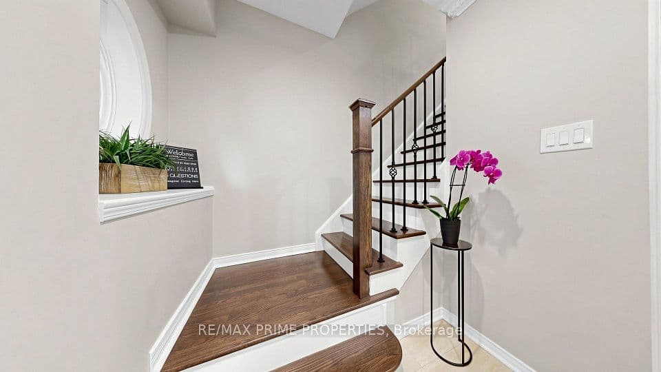 1084 Queen Street W 18B, Mississauga, ON L5H 4K4 – photo 2