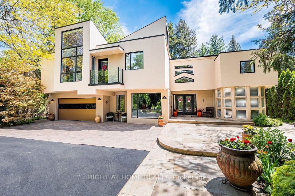 1 Friars Lane, Toronto, ON M9A 1T6 – main photo