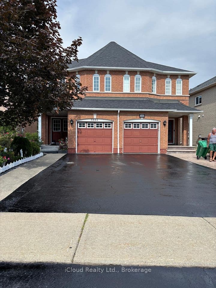 5661 Volpe Avenue, Mississauga, ON L5V 3A6 – photo 2