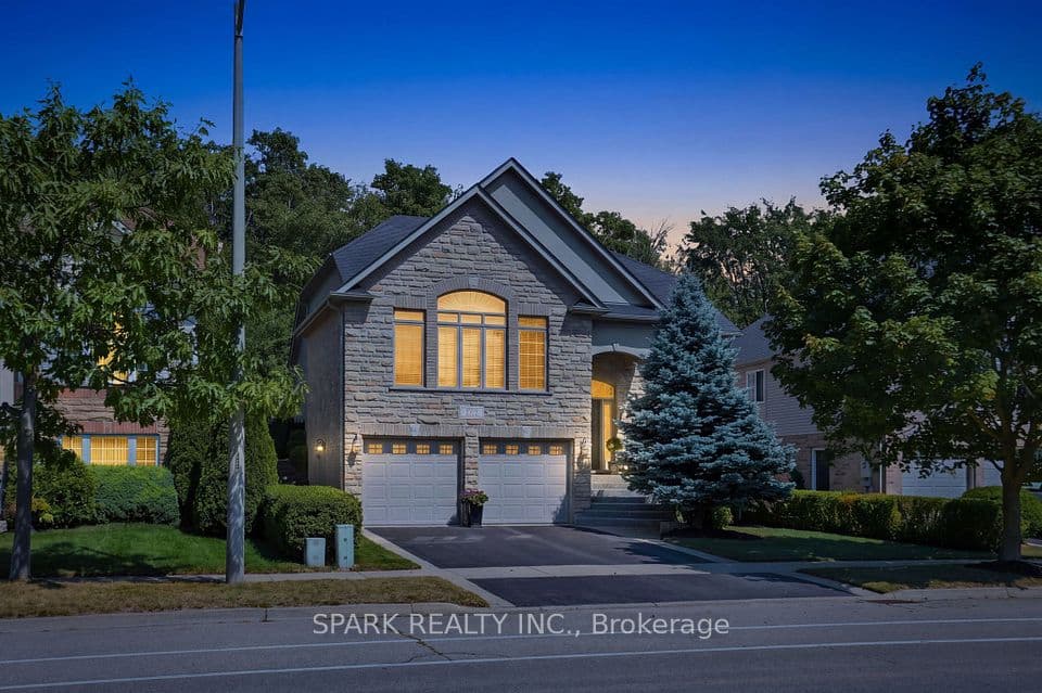 179 Tanners Drive S, Halton Hills, ON L7J 3A8 – main photo