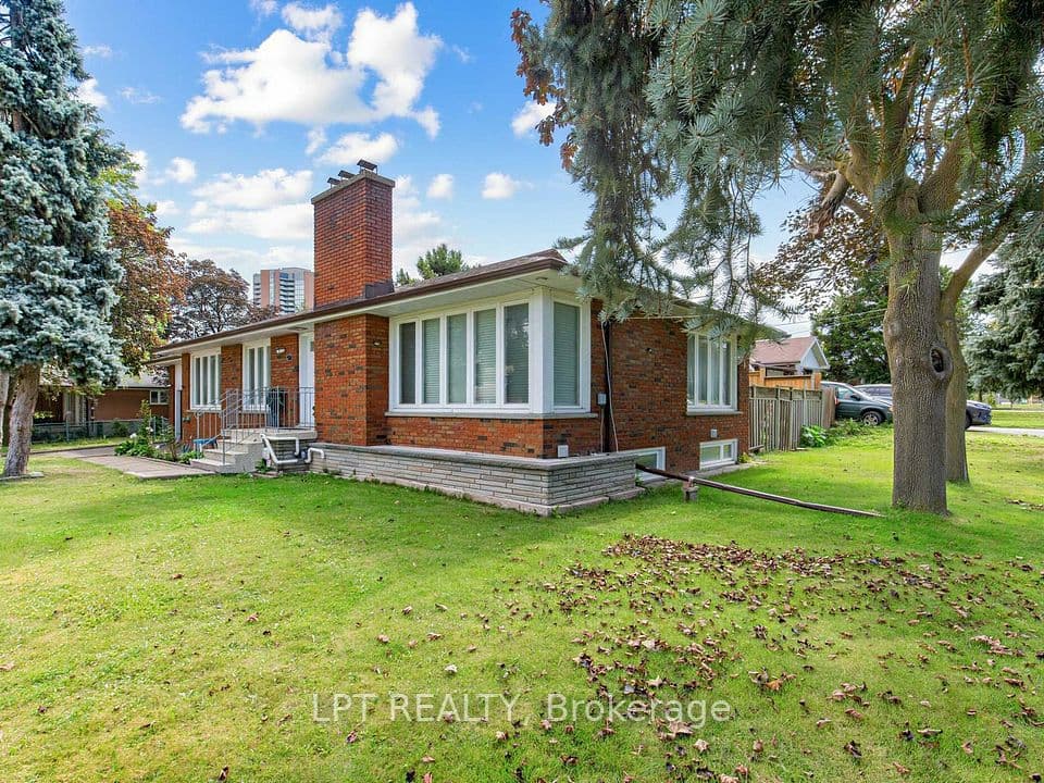 27 Kingsview Boulevard, Toronto, ON M9R 1T5 – photo 2