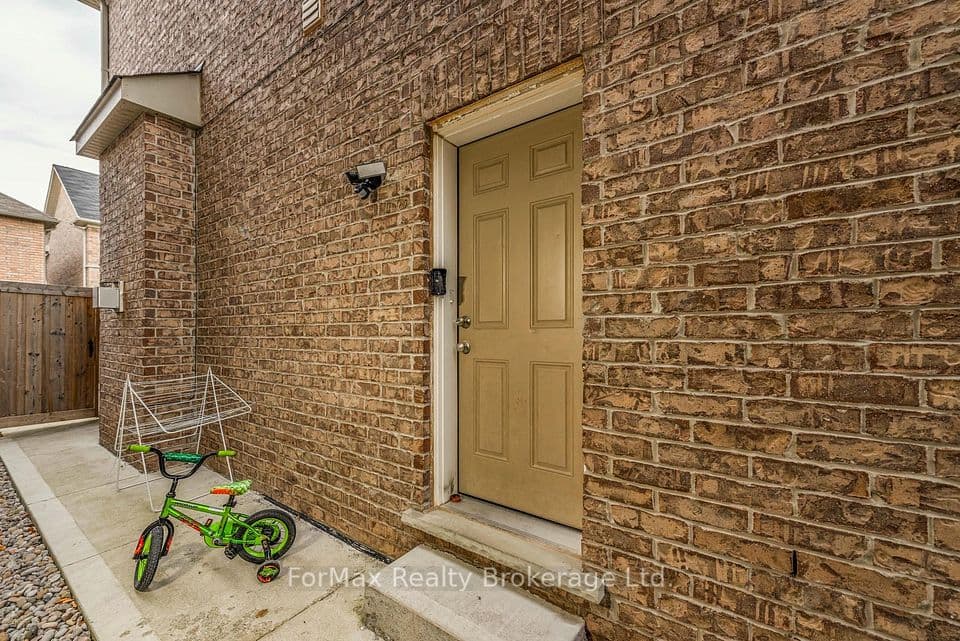 70 Zanetta Crescent, Brampton, ON L6Y 6A2 – photo 3