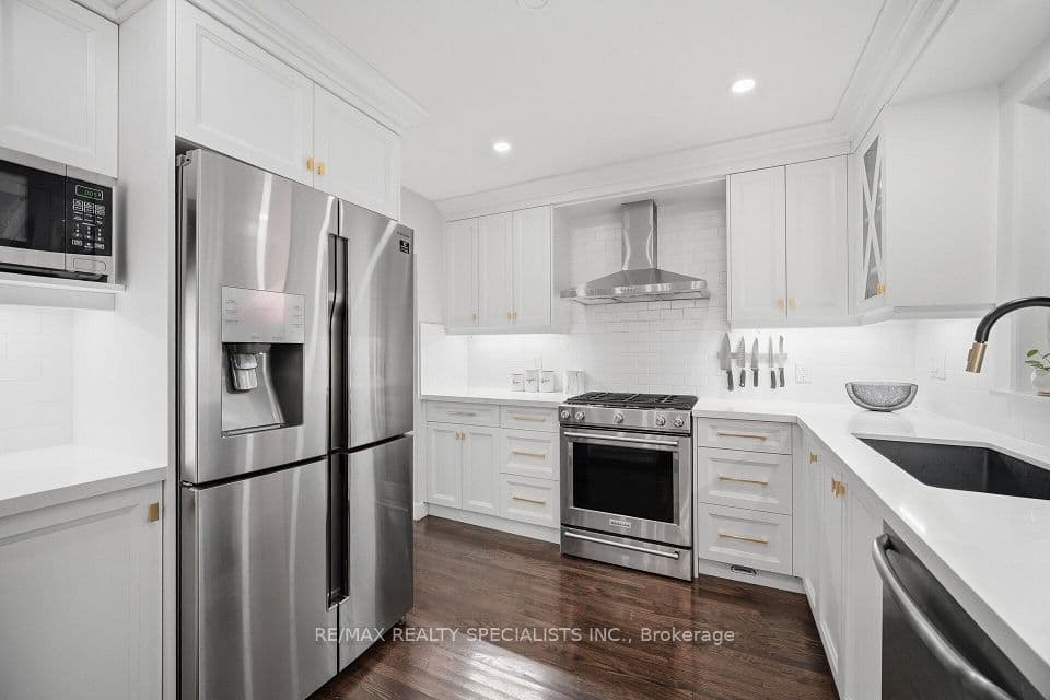 89 Alhart Drive, Toronto, ON M9V 2N6 – photo 3